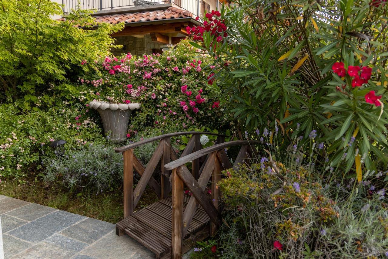 Le Petit Palais Villa Плезио Экстерьер фото